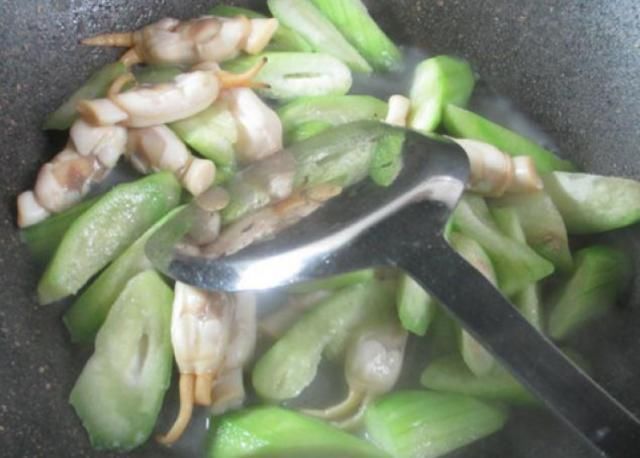 蛏子|三伏天,吃大鱼大肉不如它,每天炒一盘,清热解暑,安稳过夏天