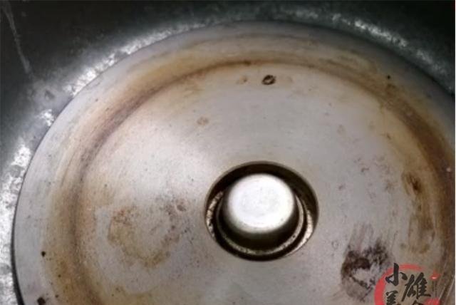 电饭锅内部铺一张纸，想不到这么厉害，大多人都不懂，早学早受益