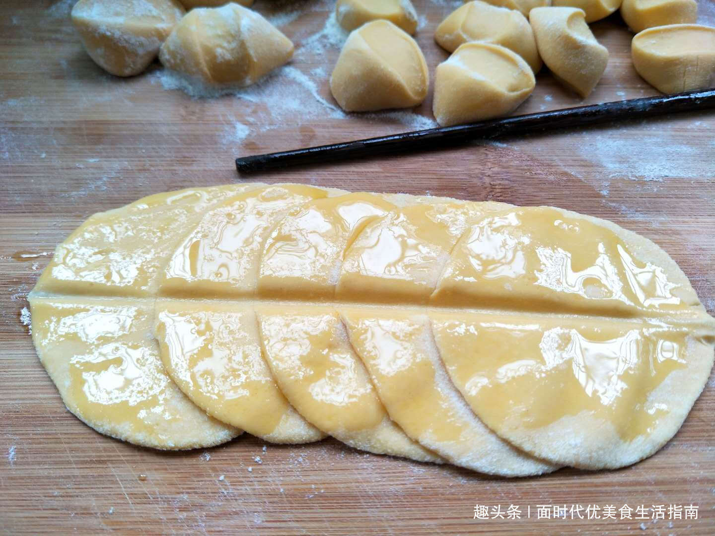 玉米面独特做法,开水一烫,不蒸不烙,松软又酥脆,比面包还好吃