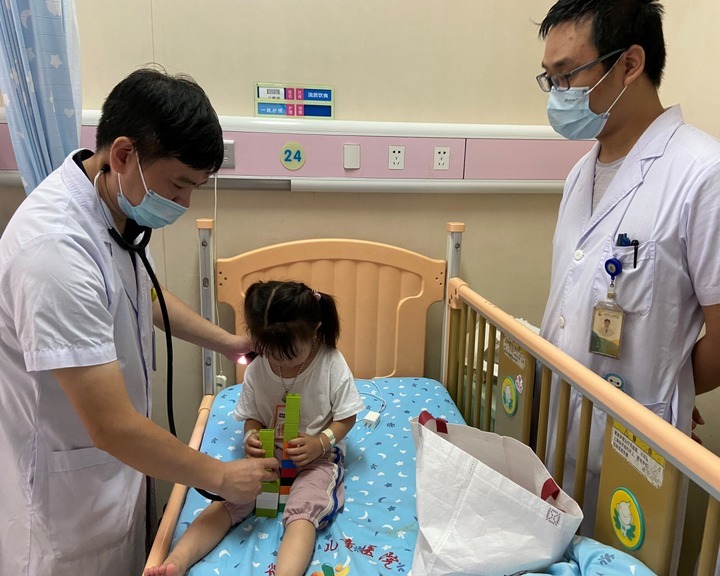 何丽娜|4岁孩子连着狂吐两天还水米不进,最后医生在便便里找到这种虫子