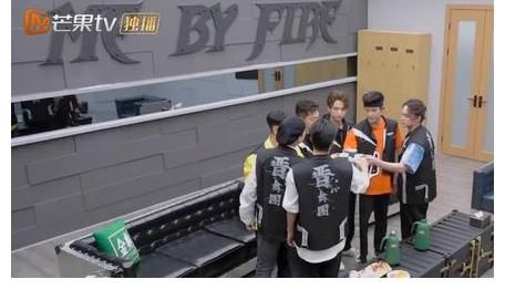 布瑞吉|《披荆斩棘》敖犬惨遭淘汰,大快人心,成团夜变录制,掀起热议!