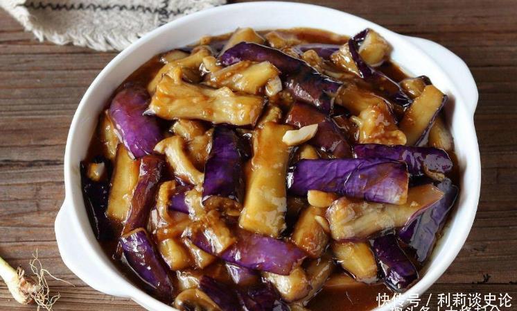 炒茄子|炒茄子时,不要着急下锅炒,教您一招,茄子炒好不发黑,不油腻