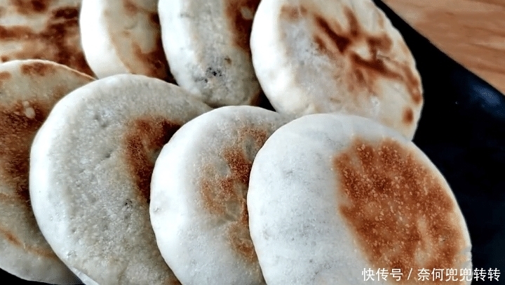 这才是烧饼最地道的做法，简单一烙，个个空心，学会不用出去买了