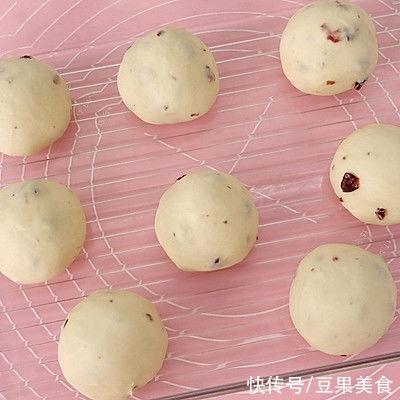 一次发酵，甜甜圈酥皮面包