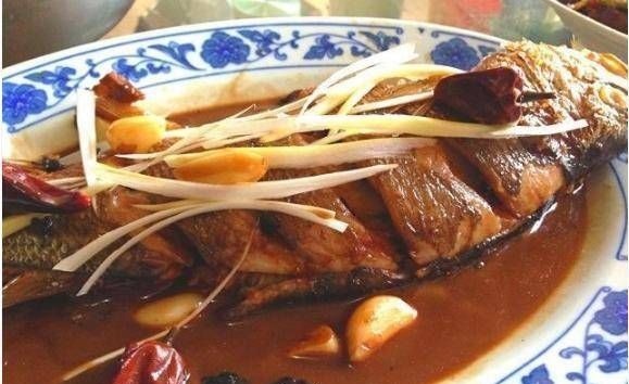 万能炖鱼法，不管是什么鱼，照这个方法炖，保证味美鲜香无腥味