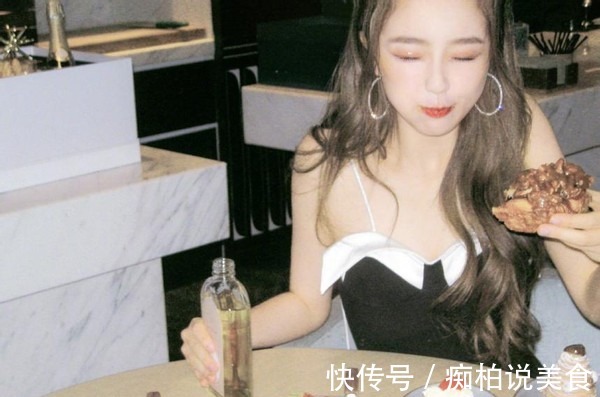 黄黑皮 女人涂口红时,这3个“坏习惯”不改,口红再贵还是会掉色沾杯