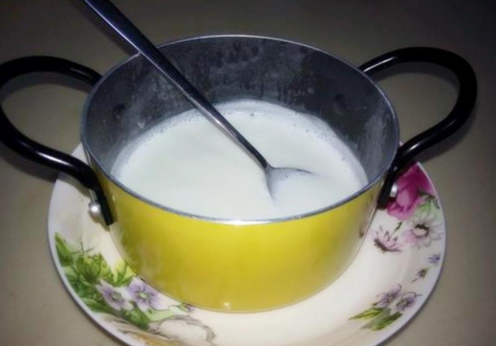 小何|坚持睡前喝牛奶3年,10岁男孩身高只有1米1,医生:喝奶时间不对