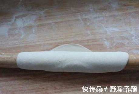 做手擀面时,别只会加盐,用上1招,劲道爽滑,煮久了也不易断