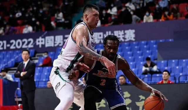 弗雷戴特|17分惨败!CBA土豪队轰然倒下,超级外援10中1,李春江也没招了