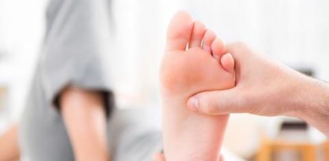 “肝不好足先知”,脚部发出3种信号,说明肝脏多半已经失常