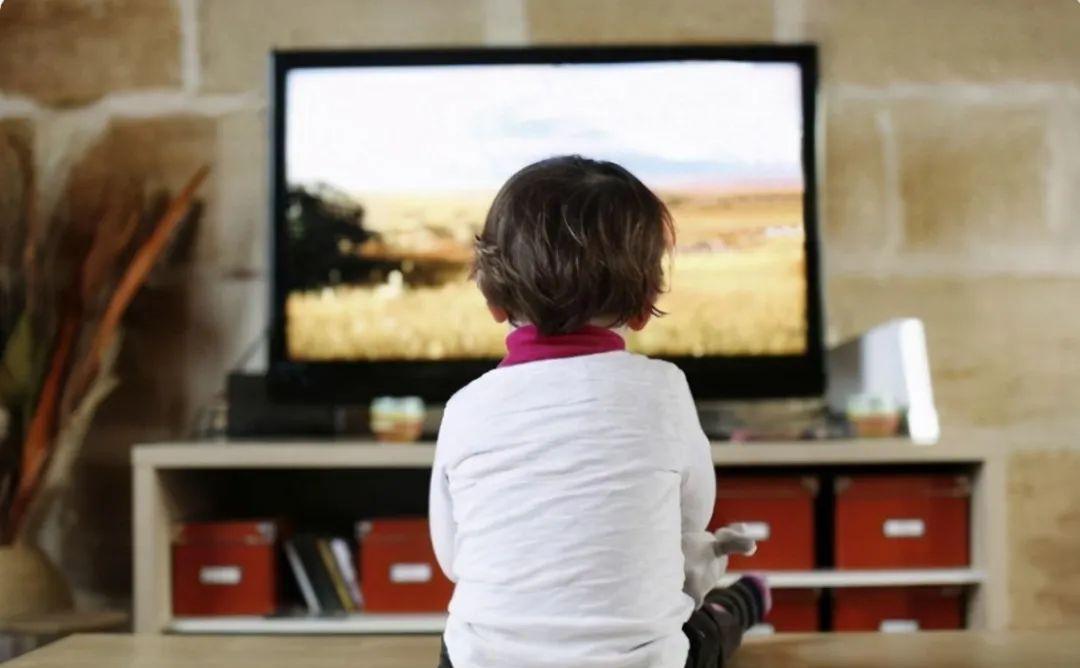 看电视|孩子3岁才能看电视？耶鲁大学的研究结果刷新你的认知，值得一看