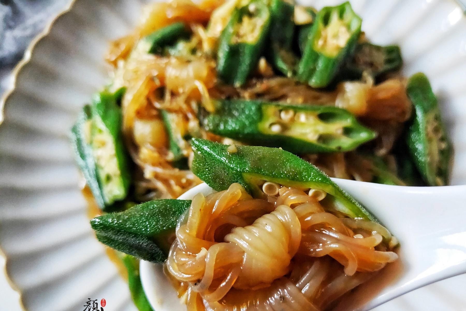 小厨|秋葵和它是绝配，炒一炒就上桌，爽滑鲜嫩营养高，好吃停不下筷子