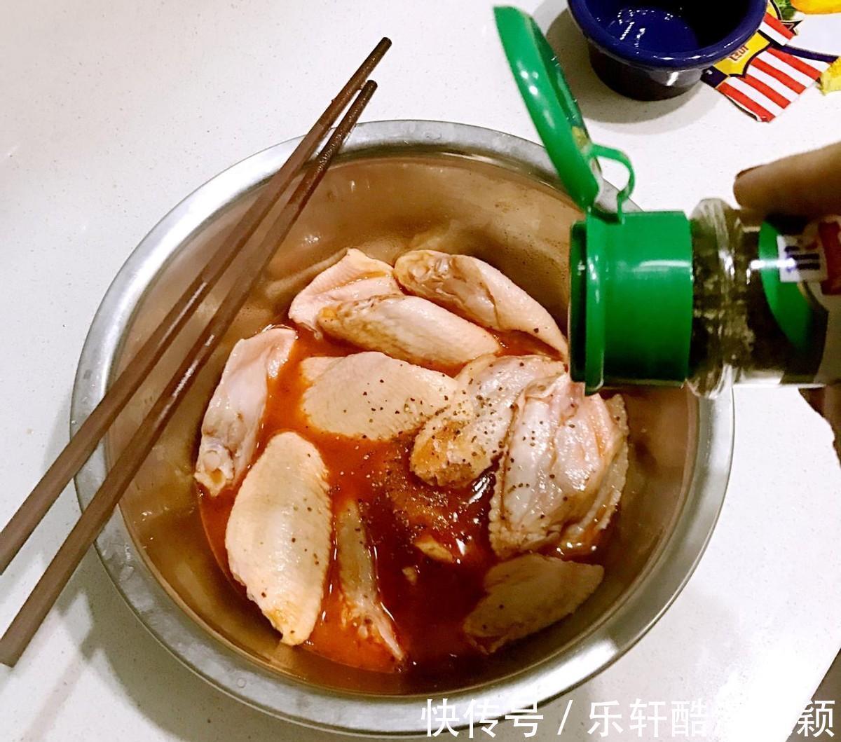 搅拌均匀|不用烤箱也能做出来的蜜汁鸡翅，大人孩子都喜欢，边吃边吮手指