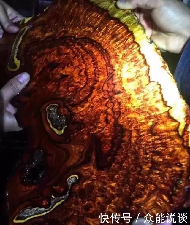 重金买下烂疙瘩，众人觉得不值，一刀下去，众人惊呆了！