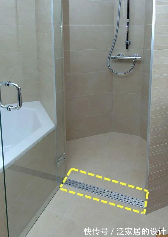 安装|很好奇：卫生间装长条地漏，为什么师傅要装在淋浴房门边？
