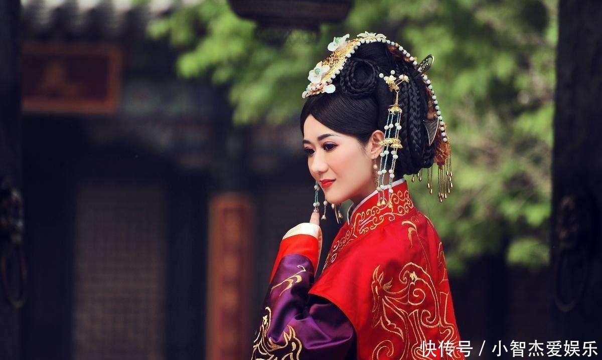 绝色|她是一个绝色美人，有多美？成语“倾国倾城”就是形容她的。