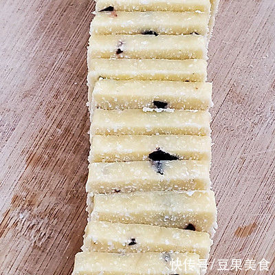 懒人必备这道梅子椰蓉饼干,简单几步,十分钟就上桌