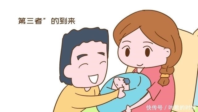 二胎政策|媳妇想吃草莓,宝爸亲自喂着吃,一旁小棉袄的眼神太有“杀气”