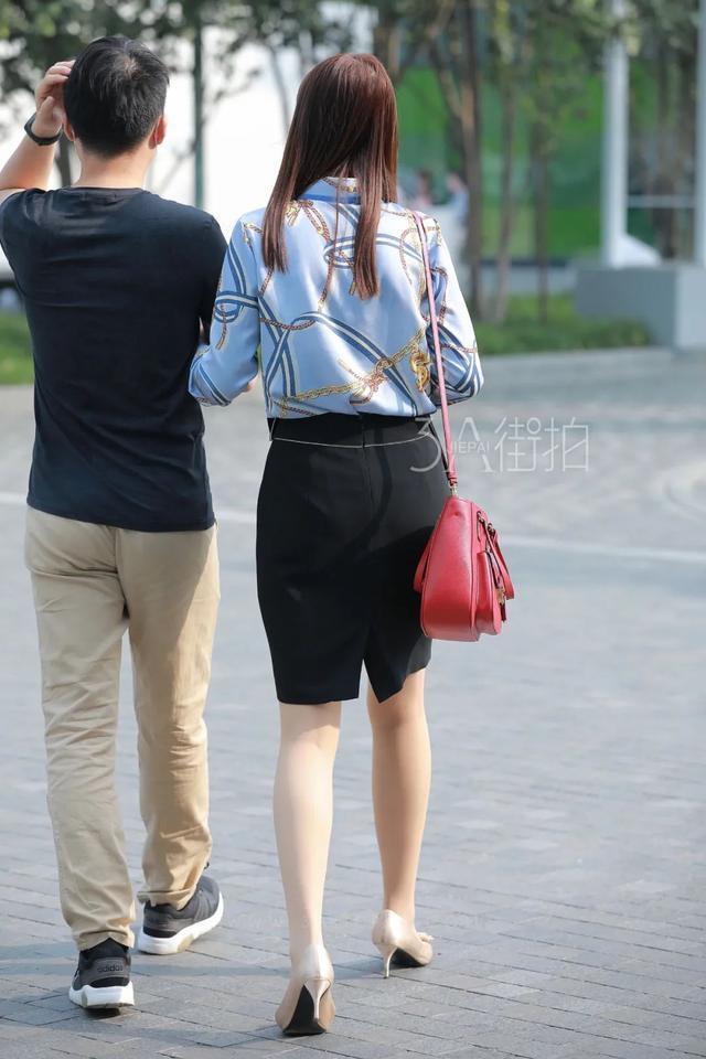 小姐姐|街拍牛仔裤的花式搭配,有活力也很显身姿