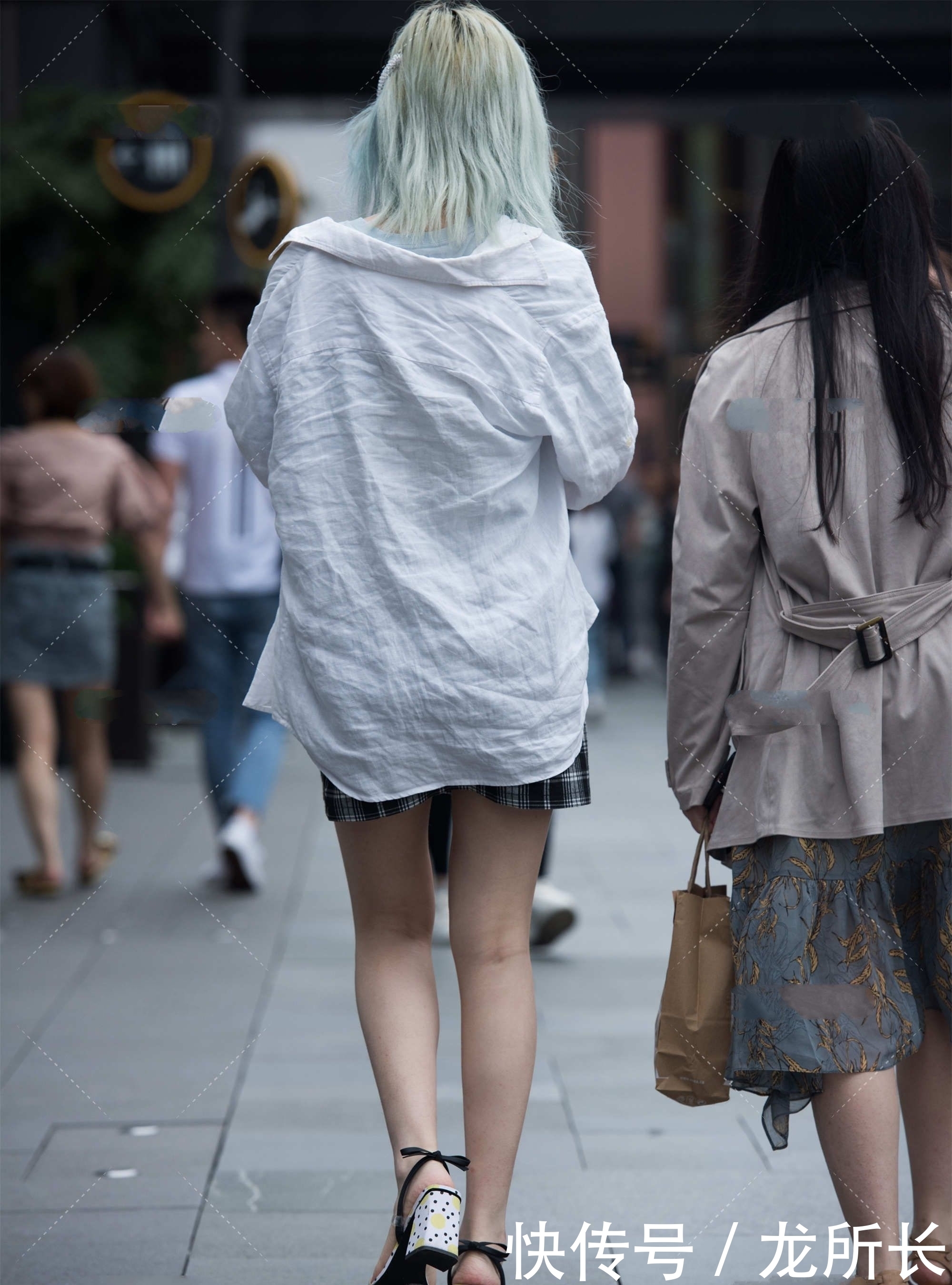 格子裙怎么搭才好看，学会这些技巧，轻松搭出时尚感