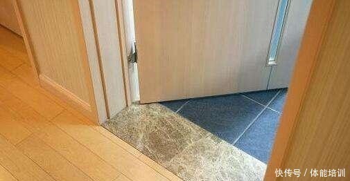 积水|越来越多人卫生间不装门槛石了，他们更爱这样设计，不得不说聪明！