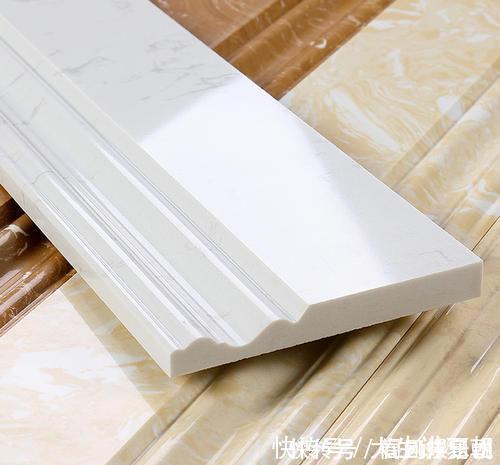 装修|家里装修用哪种踢脚线好?听老师傅的分析,才知我家选错材料了