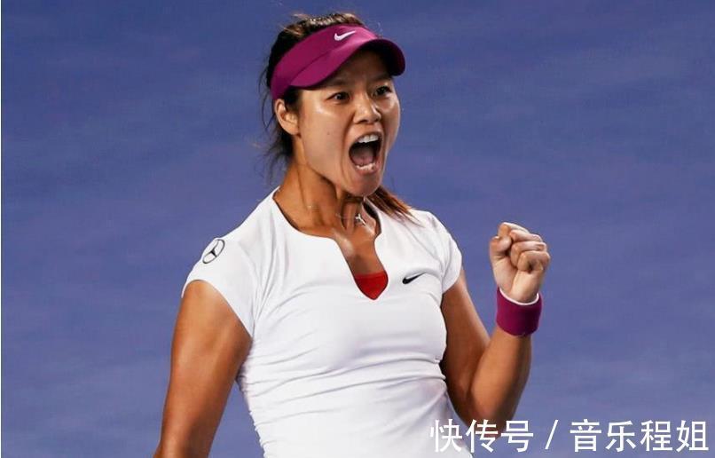 明艷動(dòng)人|生二胎后“逆生長(zhǎng)”李娜與袁姍姍同臺(tái)獻(xiàn)唱，英姿颯爽明艷動(dòng)人