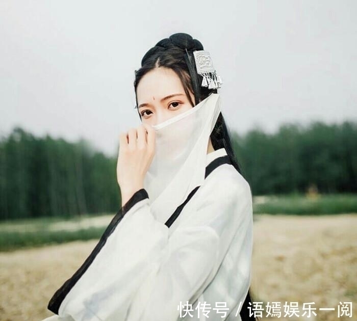 小皇帝$《六岁皇后不好惹》朝堂上,小皇后趴在皇上腿上,怒吼:别吵我睡觉