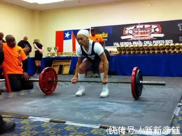 健身|82岁老奶奶夺举重冠军,一口气能做100个俯卧撑,施瓦辛格都服她