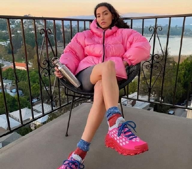 安踏 安踏联名“范思哲”!颜值满分,国外明星上脚,老外也爱进口鞋?