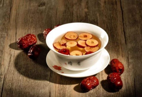 泡水|红枣生吃好,还是泡水好多数人搞错,难怪怎么吃没效果