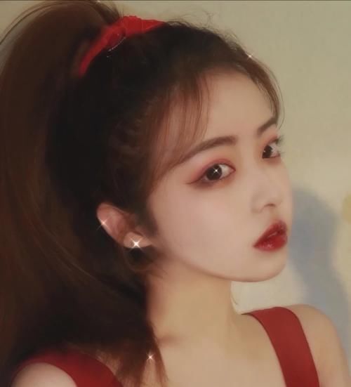 发型|女生这几种发型留久了,发际线会上移,你的发型是这样的吗