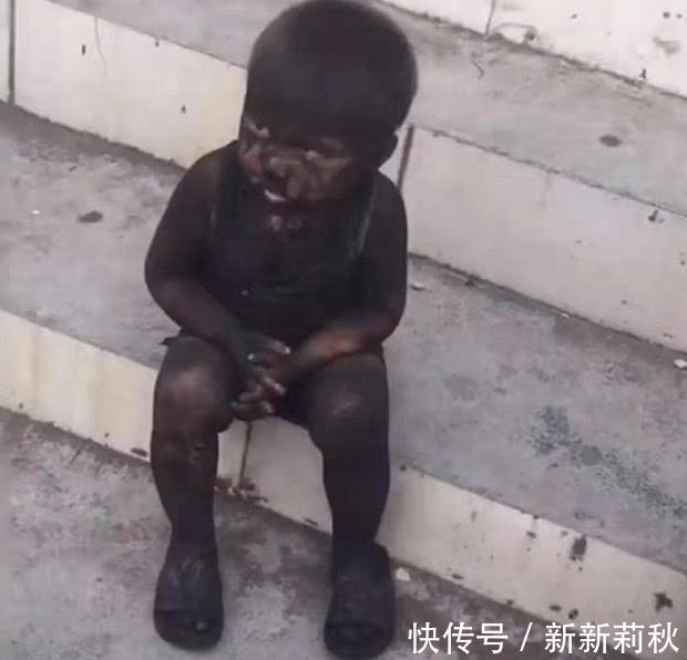 放学|幼儿园放学,两个孩子没人认领,家长看到后笑翻:洗洗还能要