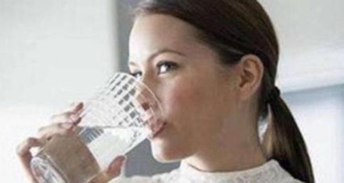 免费|白开水是免费的“长寿药”,但三个时间最好不要喝,早知早受益