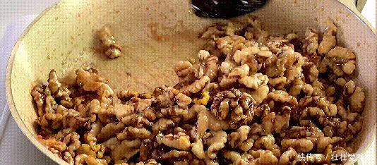 别再买坚果零食吃了，自己在家就能做，酥脆香甜，没有一点苦涩味！