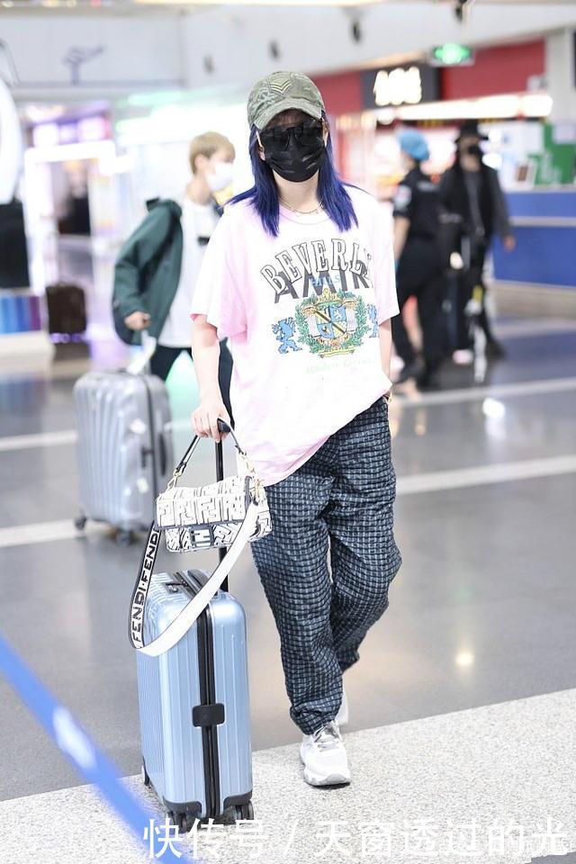 穿腻了牛仔裤,初秋试试时髦的“格纹裤”,从此摆脱路人感