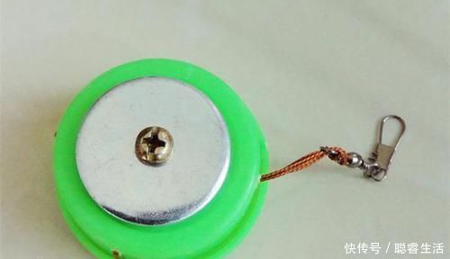 海竿|野钓狠招数：海竿盒饭钩钓法，不怕水底淤泥和走水，上钩全是大货