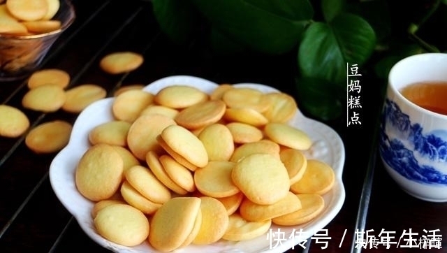 不用一滴油，教你做鸡蛋小饼干，只需3种食材，口口香又酥