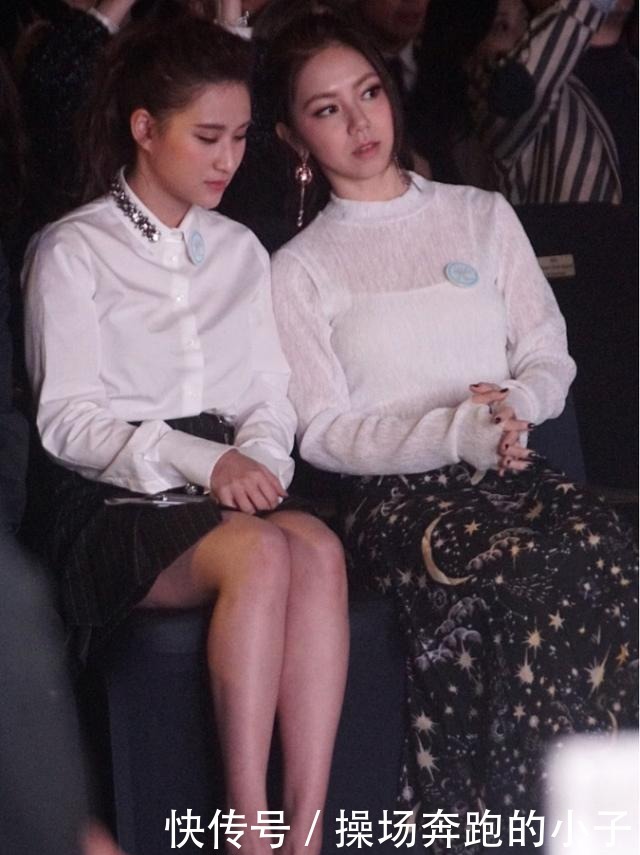 何超莲|何超莲恋爱后更美了,梳羊角辫配休闲装,一身甜美气质真叫人心动