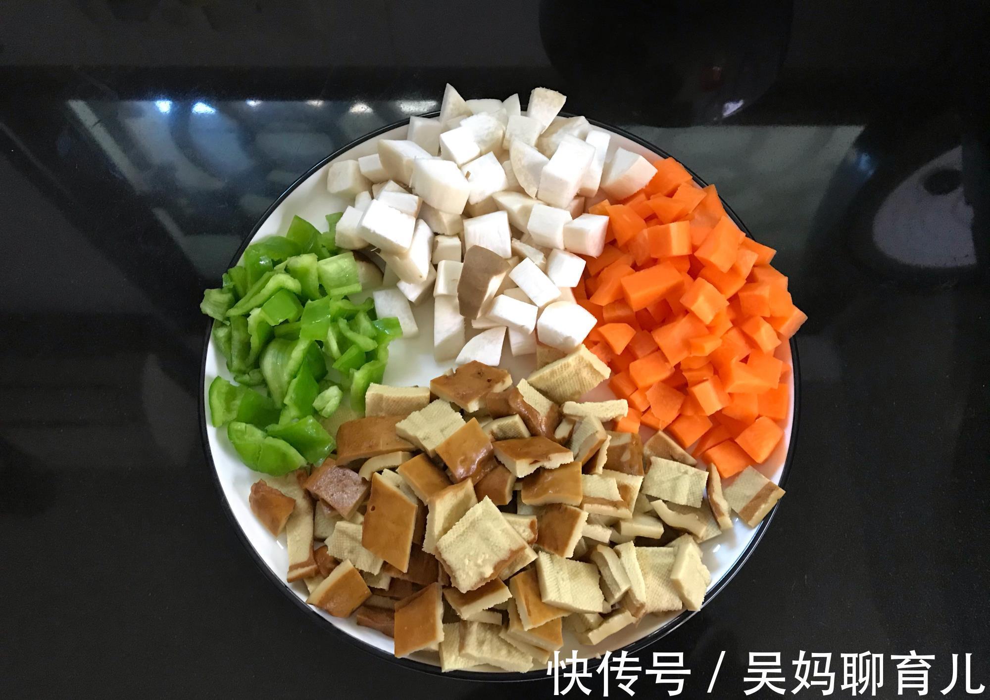 杏鲍菇|夏天易出汗,可多吃此菜,4种食材一起炒,解暑开胃,没肉也下饭