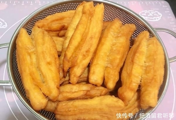 制作|早餐店油条的商用配方,外酥里嫩,手把手教你制作,用料精确到克