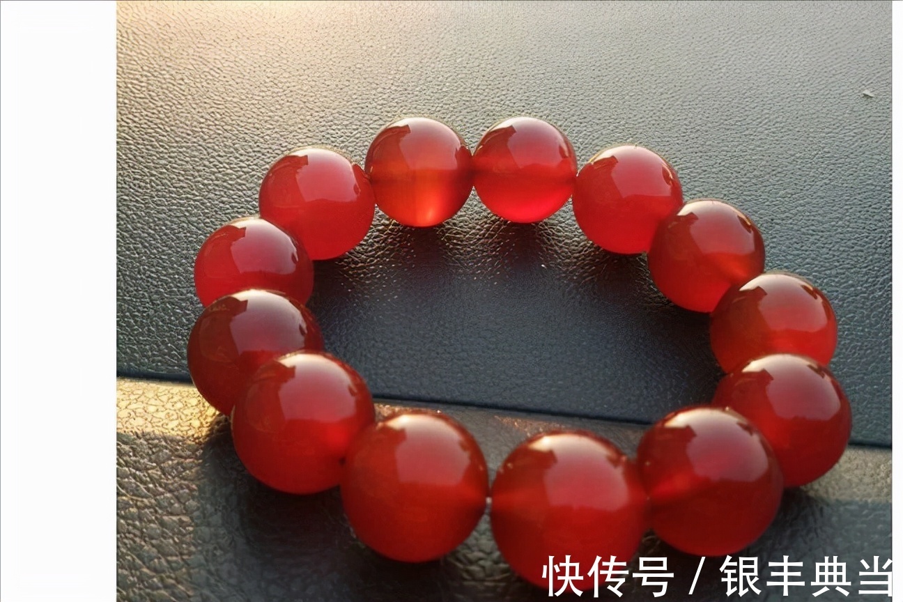 典当行 两张图,告诉你真假玛瑙的区别到底是什么?