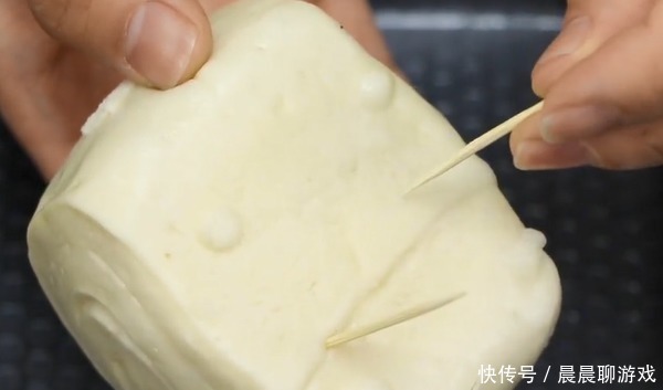 在馒头上插3根牙签,原来作用这么厉害,解决了生活中一大难题!