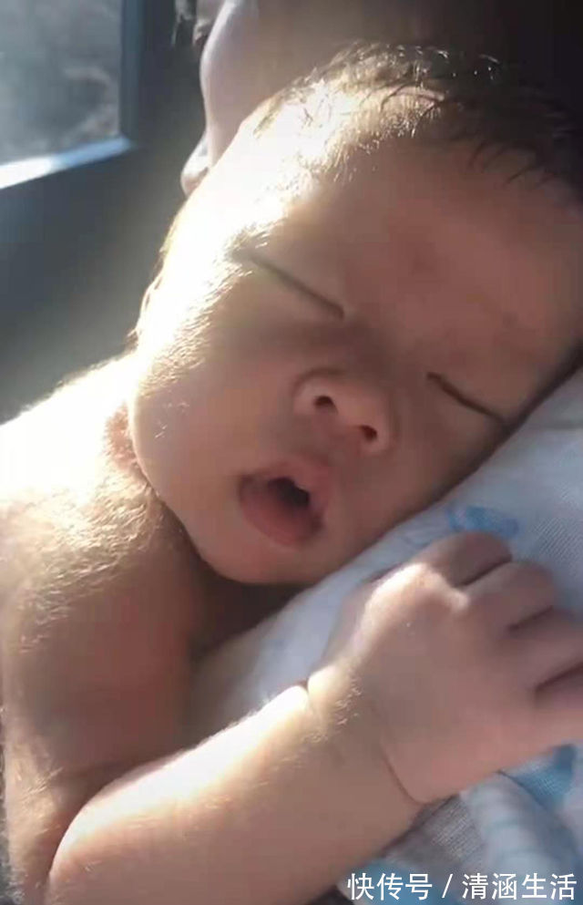 绒毛|宝妈吐槽自己生了一颗“猕猴桃”,晒出宝宝照片后,网友恍然大悟