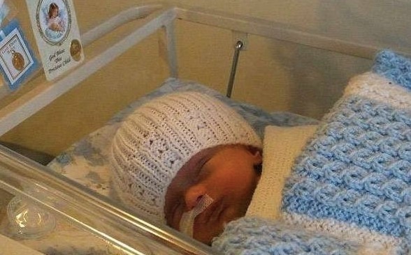 医生|男孩天生无大脑,医生断言很难存活,他的父母却让奇迹出现了