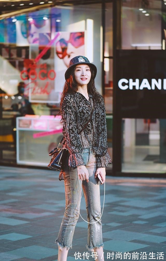 瑜伽裤","m":"7405088bf8c37eeeb2fa5d002c4dde73e99e28ee","nlabel":"stat_3045740437:zm.news.so.com:576O6aOf5rS75Zyw5Zu+,pageType_zmt,glevel_3","ntag":"tfashion;sfashion_时尚;kfashion_1:穿搭;kfashion_1:瑜伽裤;call_P:全类:时尚