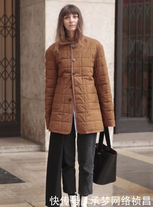 “黑羽绒服”别再穿了,今年最流行这3款羽绒服,穿对一款你就赢