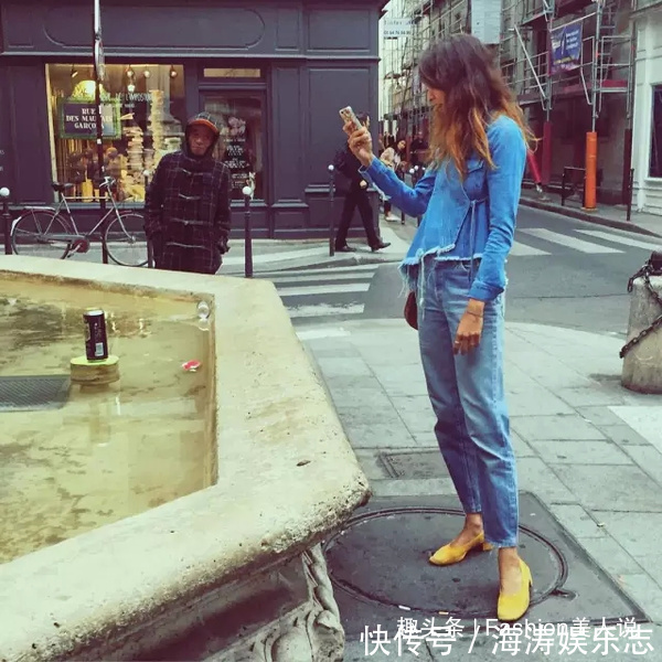 穿搭|入秋后不着急穿靴子，今年流行“奶奶鞋”，实用耐穿不累脚