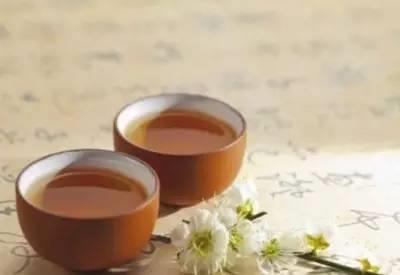 能捕鱼的野草,比蚯蚓还好用,花瓣还能泡酒喝,功能很齐全