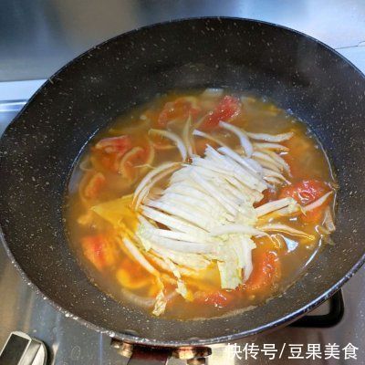 番茄|第一次做番茄大白菜汤就一致好评,从此做菜就有了自信